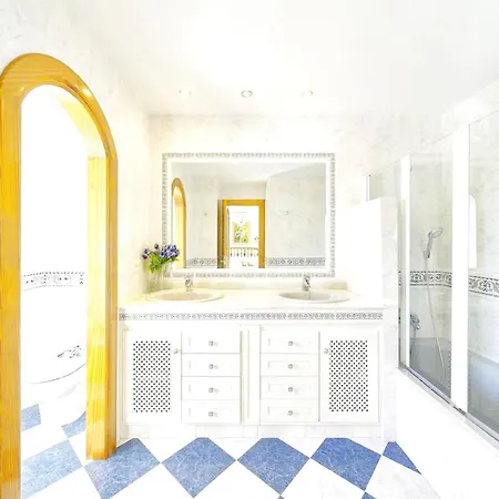 Impeccable Summer Family House *
