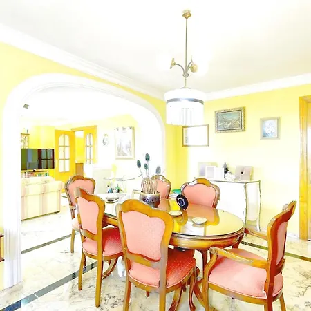 Impeccable Summer Family House דירה *