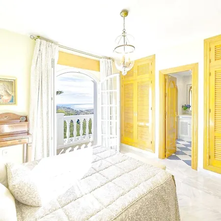Impeccable Summer Family House מאלגה
