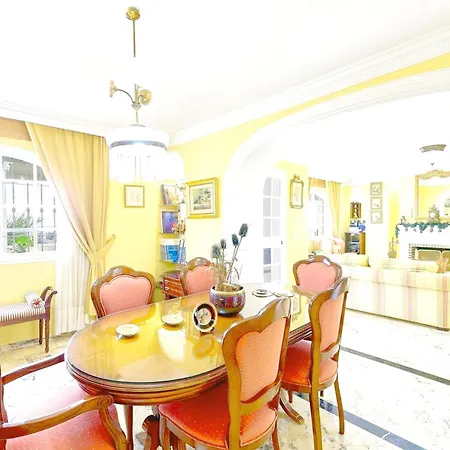 Impeccable Summer Family House Malaga
