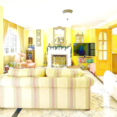 Impeccable Summer Family House Apartment